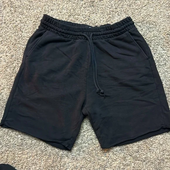 LIGHTLY USED: SWEAT-SHORTS 6 PACK. SIZE: L (WORN ONLY ONCE OR TWICE) - Picture 6 of 8